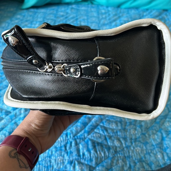 Floozie heart handbag, black and white. - Picture 4 of 4